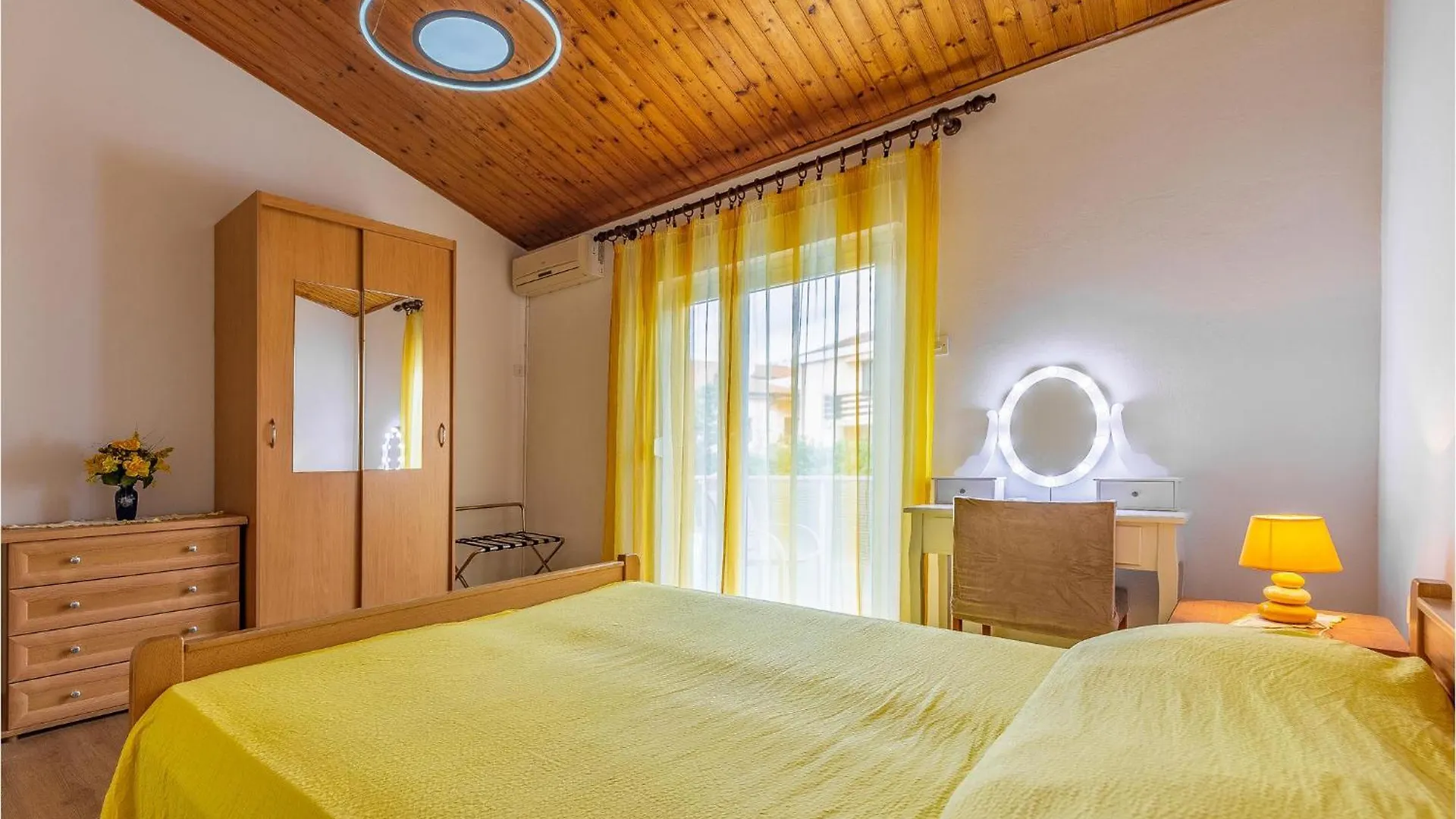 Pet Friendly Home In Pula With Jacuzzi 0*,